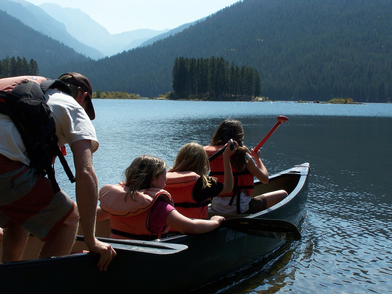 Canoeing on lakes in Arapaho National Recreation Area.
